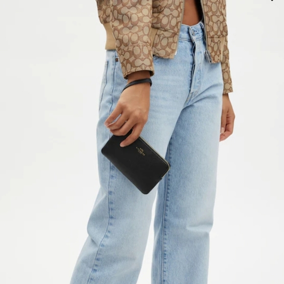 NWOT Coach Wristlet - Picture 6 of 11